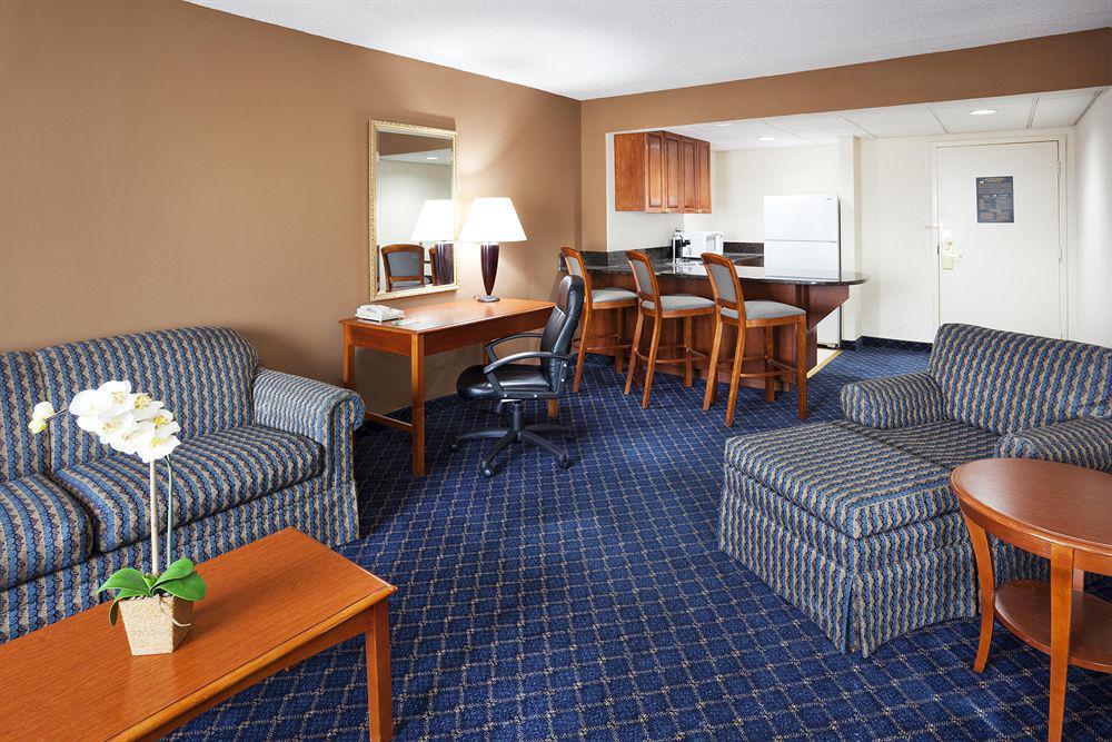 Holiday Inn Charlotte Airport, An Ihg Hotel Zimmer foto